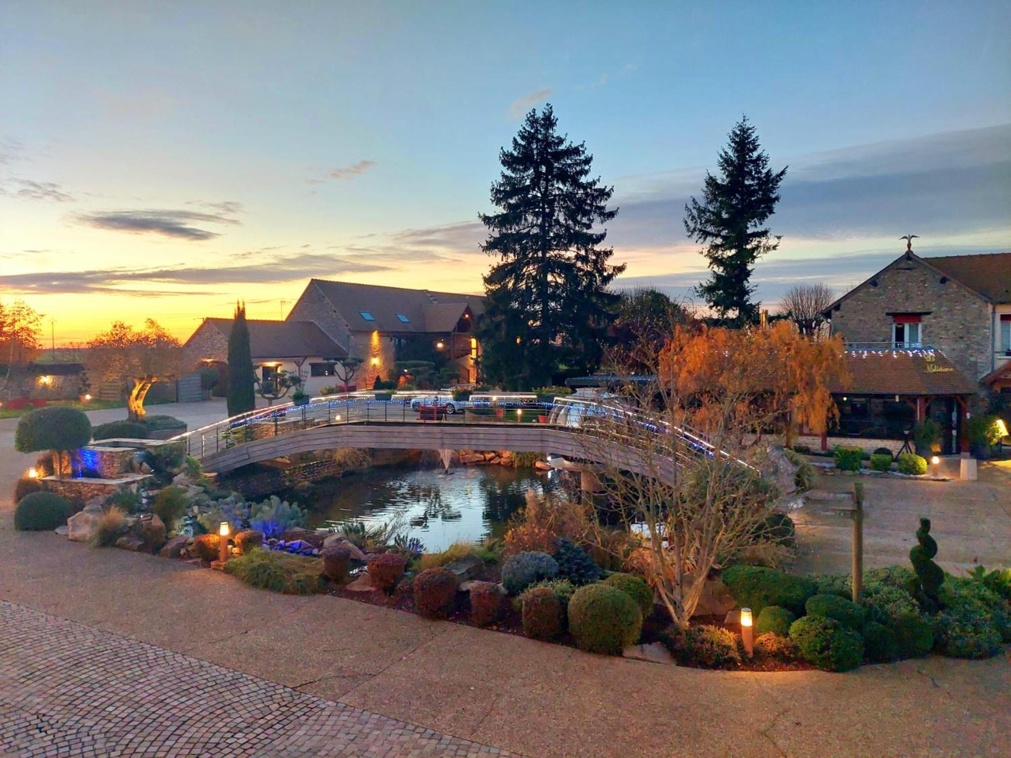 Domaine De La Haie Des Granges Menilles Екстер'єр фото
